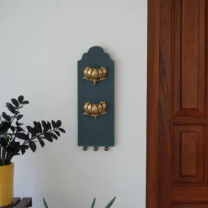 Decorative metal wall art with floral design
