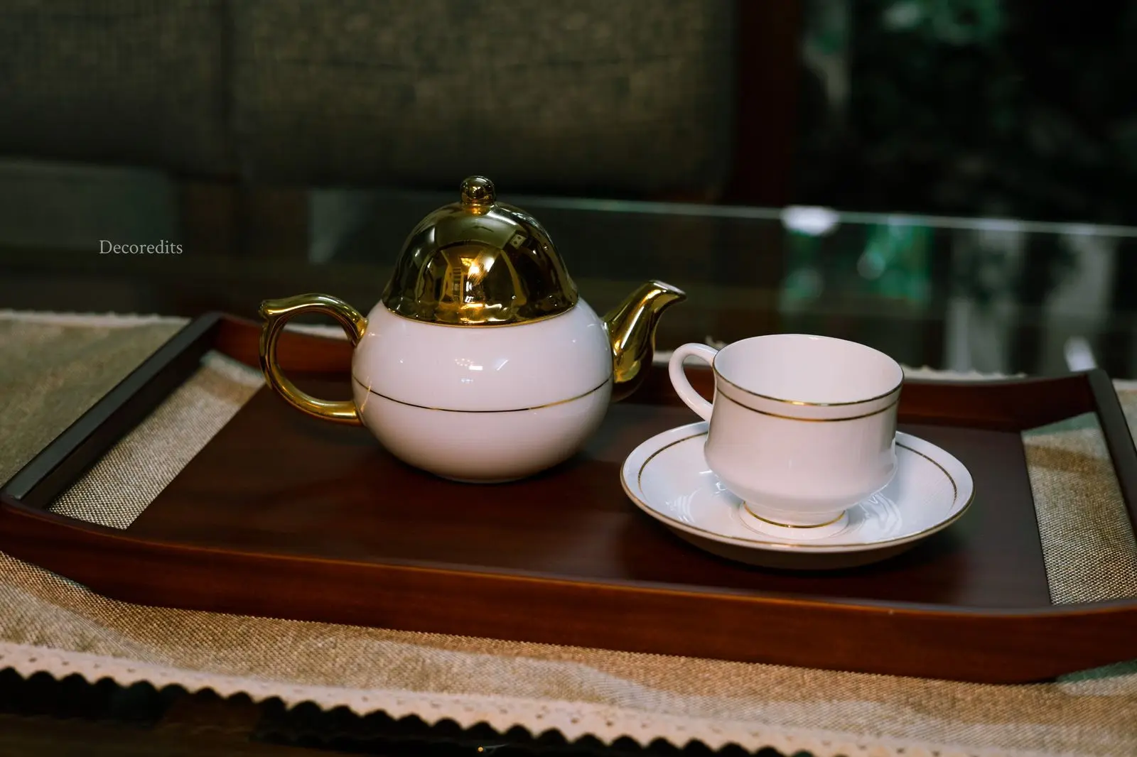 plain wooden tray for  serving made out of mahogany wood by a home decor store in kerala