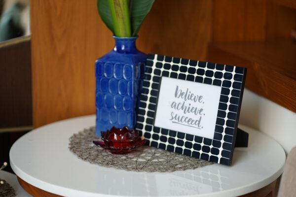 Black and white photo frame - Image 2