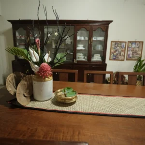 Screwpine table runner for enhancing home decor style